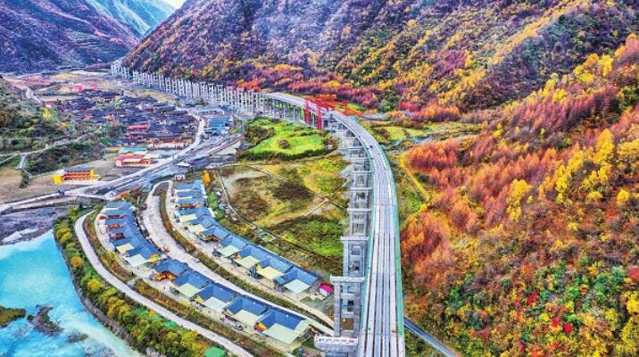 中國交通報：九綿高速公路厄哩村大橋正在加緊建設(shè)中（圖片新聞）